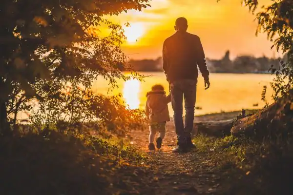 image of dad and child - parental alienation Warrington
